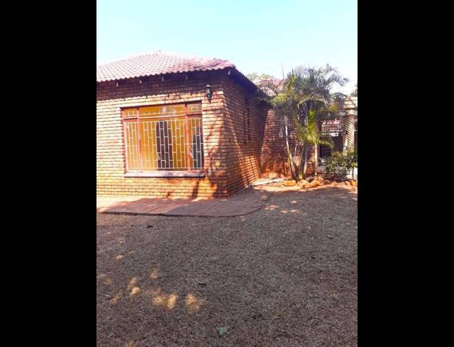 4 BEDROOM HOUSE FOR SALE IN THERESAPARK